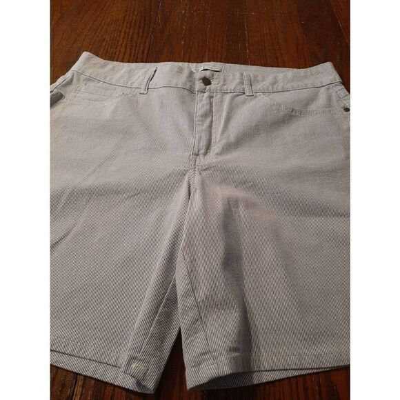 Size 16M Riders by Lee Mid Rise Blue White Striped Bermuda Shorts with Pockets - Picture 3 of 4